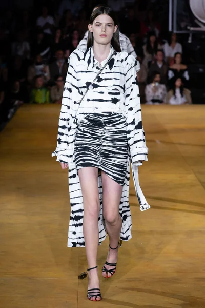 Look 61